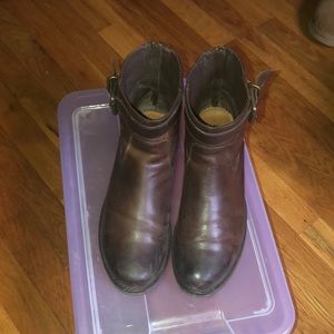 Leather booties gently worn